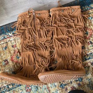 Minnetonka 5 Layer Fringe Boot